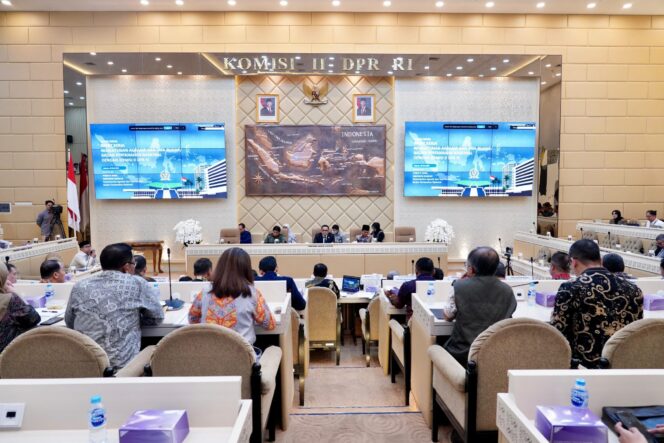 
					Komisi II DPR RI Raker dengan Kanwil BPN se-Indonesia, Bahas Evaluasi dan Isu Pertanahan