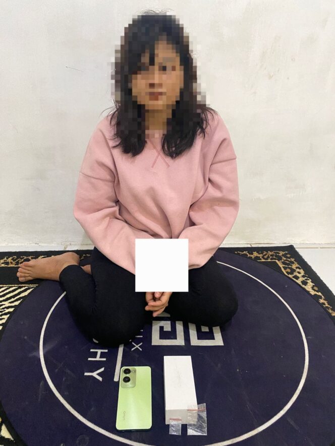 
					Sabu di Kamar Kos Padang: Wanita 32 Tahun Diringkus Polisi