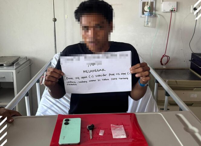 
					Tunggu Pembeli Sabu, Mahasiswa di Pessel Ini Malah Disergap Polisi