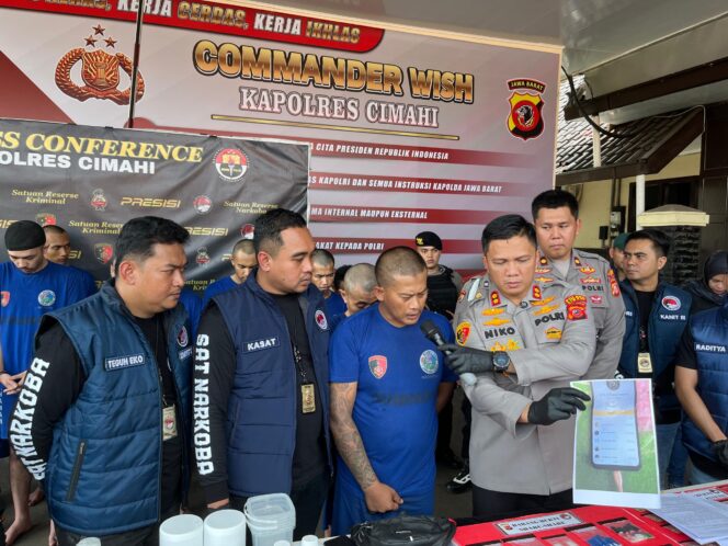 
					Polisi Tangkap Anggota Ormas Grib Jaya Edarkan 106 Gram Sabu di Cimahi