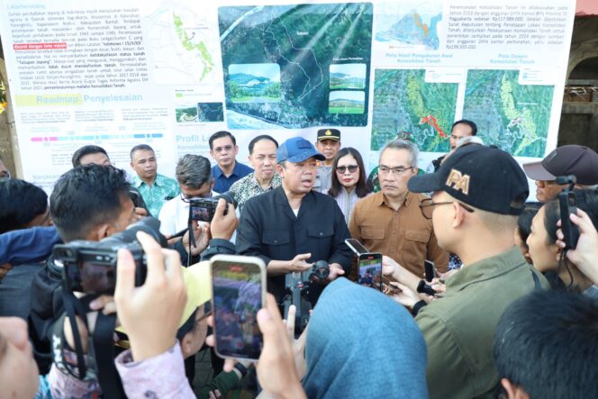 
					Menteri ATR Ajak Warga Parangtritis Jaga Sertifikat dan Kelola Tanah dengan Bijak