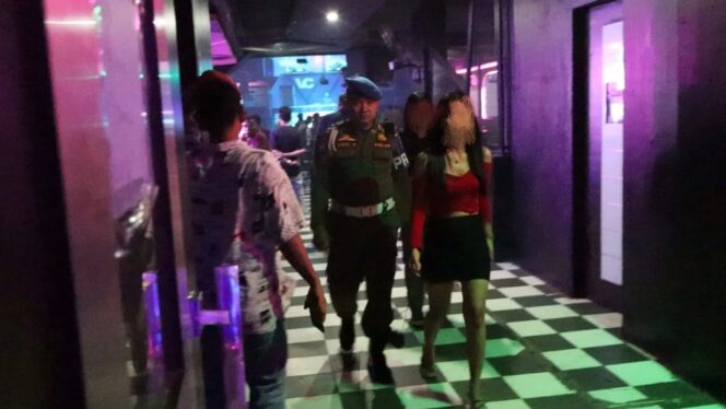 
					Razia Jelang 1 Muharram, Satpol PP Padang Jaring 18 Wanita di Kelab malam