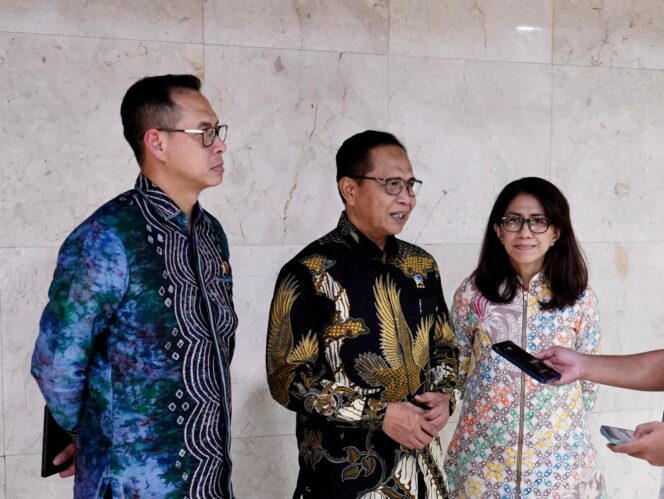 
					Target Rp3,3 Triliun! ATR/BPN Pacu Penerimaan Negara Lewat Layanan Digital dan Reformasi Tarif