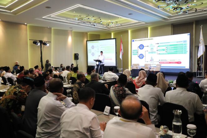 
					Menteri Nusron Pasang Target 95% Tanah Wakaf Bersertifikat Sebelum 2028