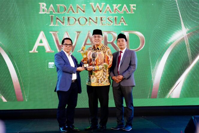 
					Kementerian ATR/BPN Sabet Penghargaan BWI Awards atas Percepatan Sertifikasi Tanah Wakaf