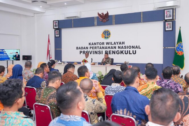 
					Pesan Wamen Ossy ke Jajaran Kanwil BPN Bengkulu: Peraturan Perundangan Harus sebagai Prinsip