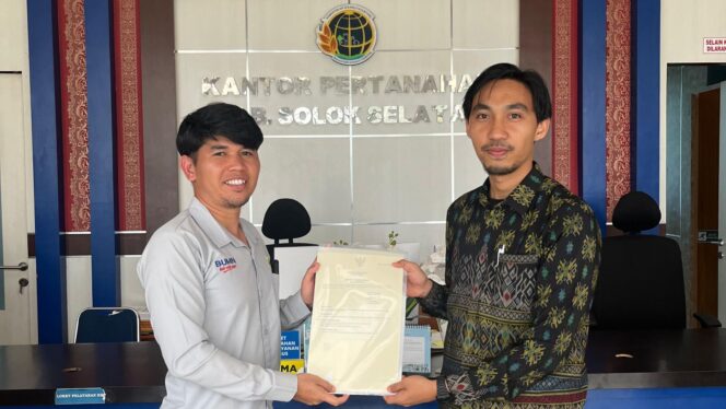 
					Kantah Solok Selatan Serahkan Sertipikat Tapak Tower PLN, Dukung Pembangunan Infrastruktur Kelistrikan