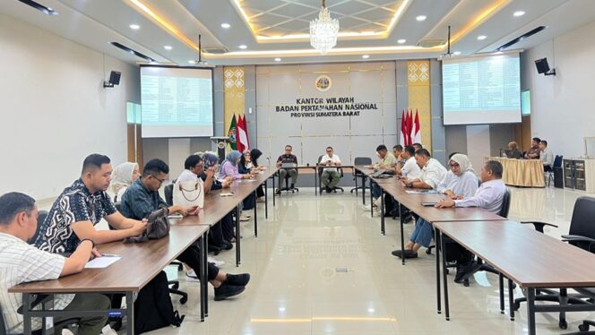 
					Kantah Solok Selatan Ikuti Rakor Penyelenggaraan Layanan Pertanahan di Padang