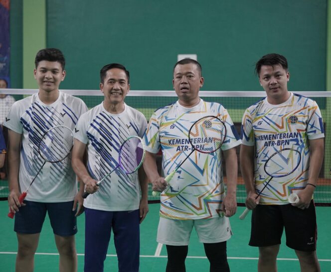 
					Menteri Nusron dan Wali Kota Palembang Tunjukkan Sportivitas di Laga Ekshibisi Bulu Tangkis PORNAS KORPRI XVII