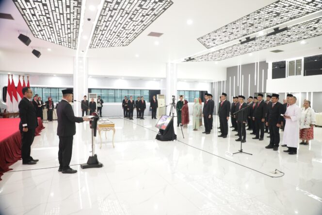 
					Menteri Nusron Lantik 804 Pejabat ATR/BPN, Tegaskan Rotasi Jabatan Cerminkan Organisasi Sehat