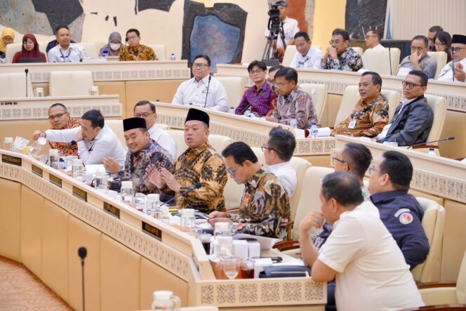 
					70% Kasus Tumpang Tindih Berasal dari Sertifikat 1961–1997, Menteri Nusron Dorong Pembentukan UU Administrasi Pertanahan Baru