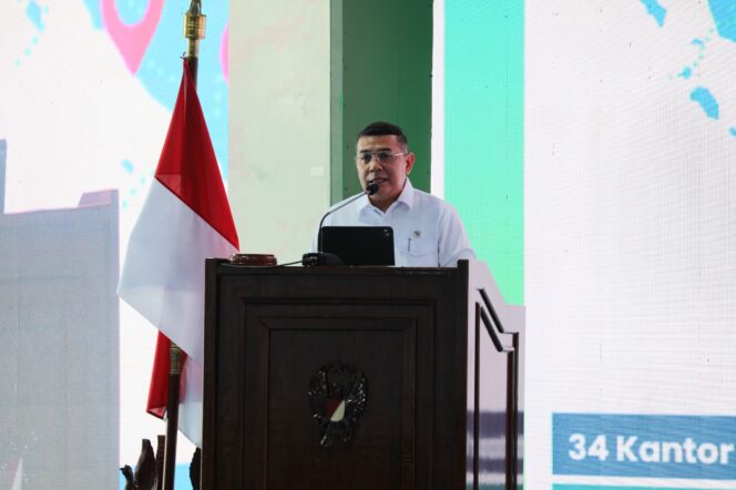 
					Dalam Apel Dansatkowil 2025, Wamen Ossy Ajak TNI AD Perkuat Sinergi Pengamanan Tanah Negara