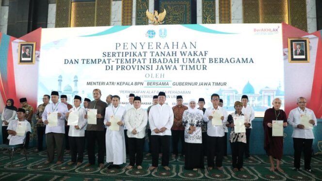 
					Serahkan 2.532 Sertifikat Wakaf dan Rumah Ibadah, Menteri Nusron Dorong Percepatan Lewat Kolaborasi Lintas Sektor