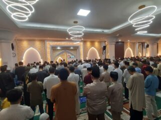 Sholat Idul Fitri tingkat Kota Padang digelar di Masjid Agung Nurul Iman, Sabtu (21/3/2026) pagi
