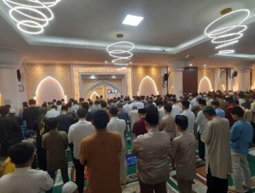 Sholat Idul Fitri tingkat Kota Padang digelar di Masjid Agung Nurul Iman, Sabtu (21/3/2026) pagi